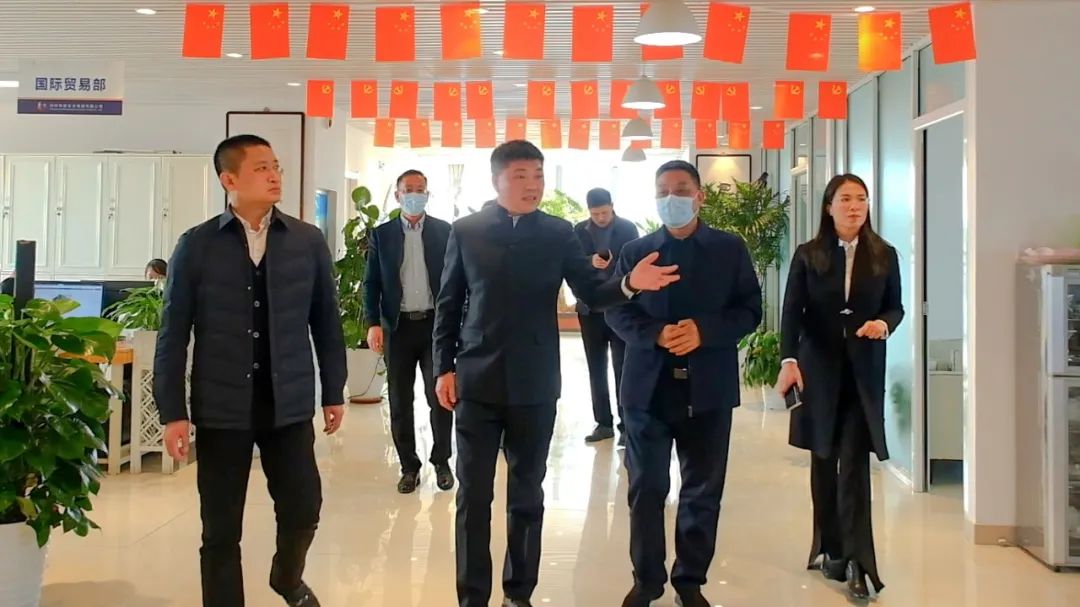 炬鼎貼插淺談異形插件機都有哪些功能和特點