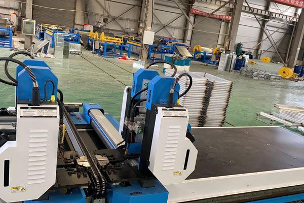 炬鼎貼插標準自動插件機可以插不同的元器件和電容嗎？