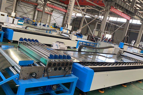 炬鼎貼插品牌自動標準插件機的優(yōu)勢和特點都有哪些？