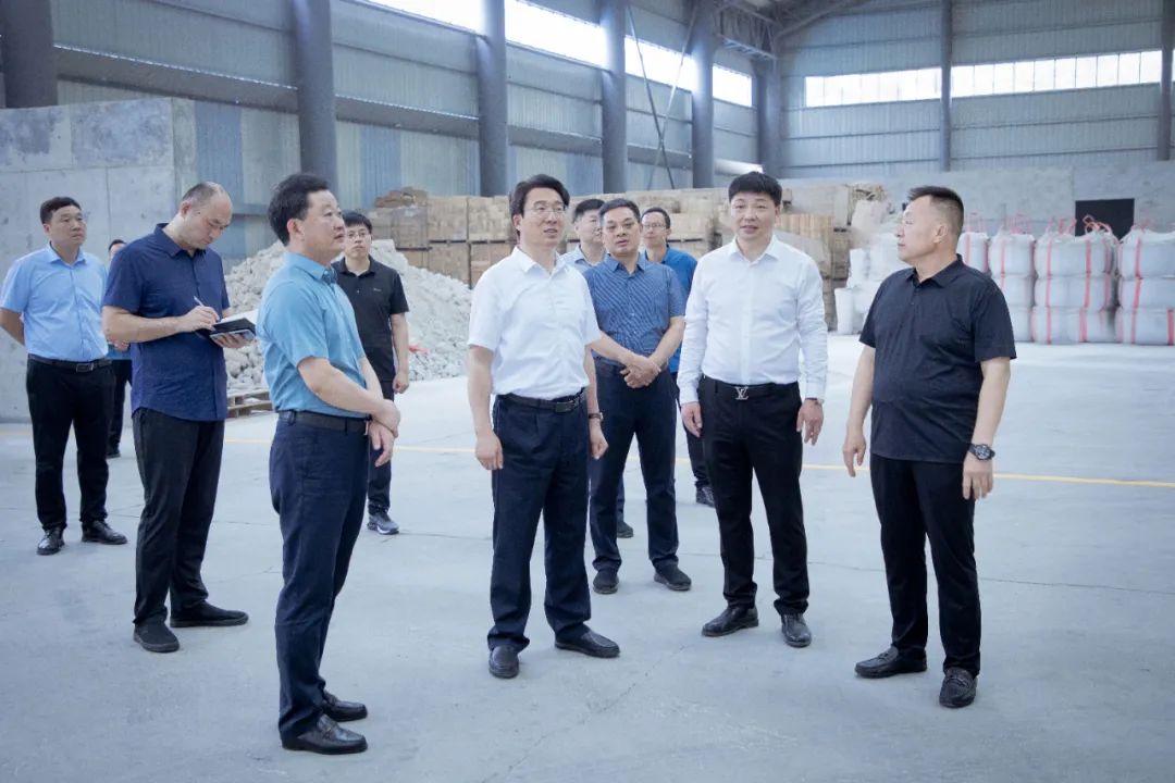 炬鼎貼插異形插件機是自主研發的國產新一代SMT設備