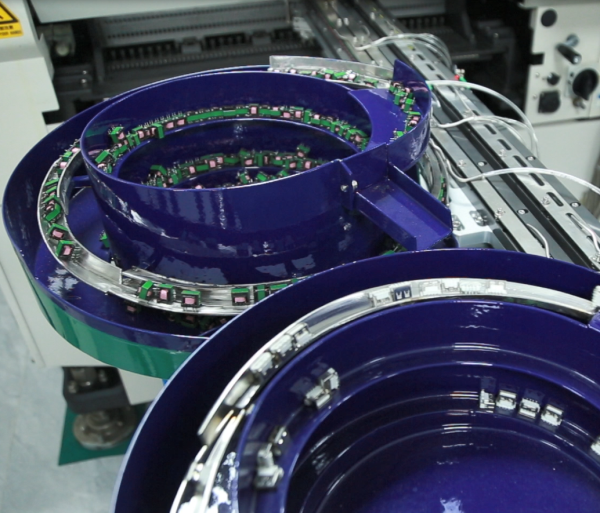 手機充電器生產線插件機的未來發展趨勢