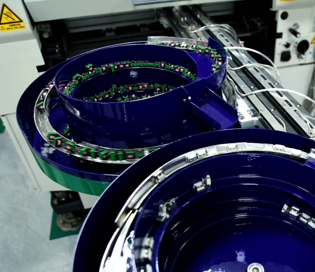 標準元器件插件機設備電子制造業(yè)的高效利器