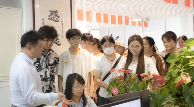 電子元件異形插件機的創(chuàng)新應(yīng)用與未來發(fā)展