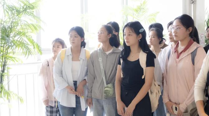 自動插件機提升散料電容生產(chǎn)效率的關(guān)鍵設(shè)備