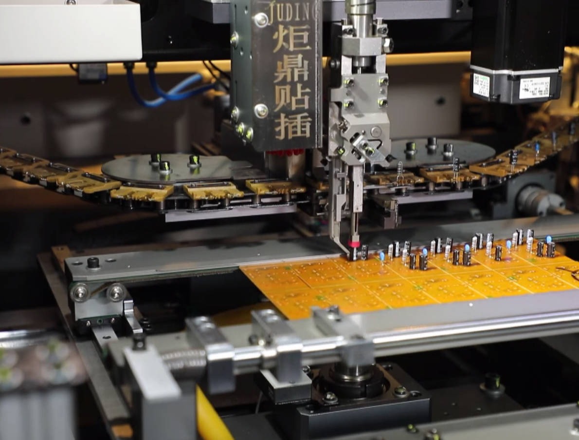 AI插件機(jī)：引領(lǐng)制造業(yè)智能化轉(zhuǎn)型的關(guān)鍵力量