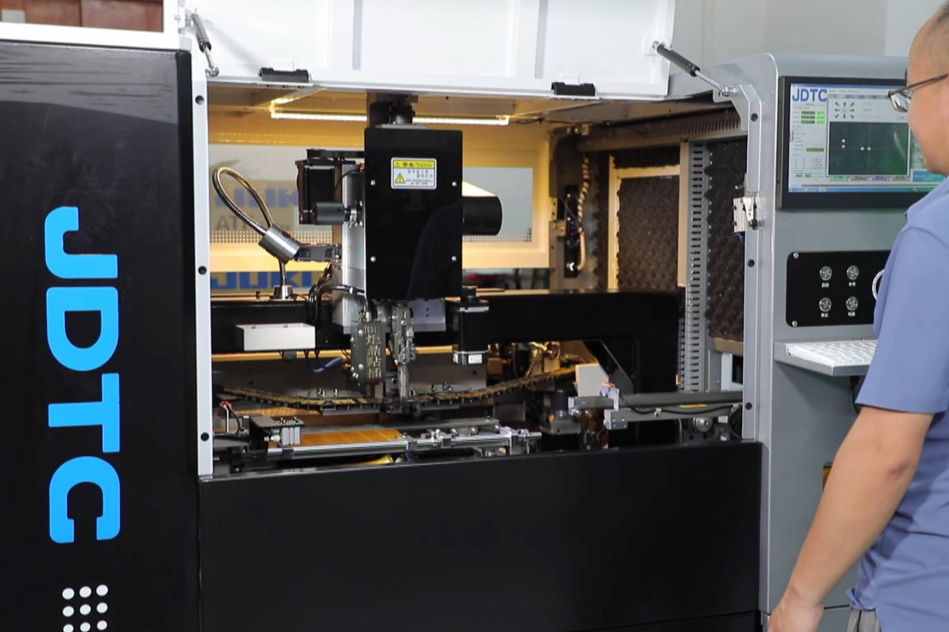 鍵盤(pán)主板自動(dòng)插件機(jī)：加速鍵盤(pán)制造的智能化進(jìn)程