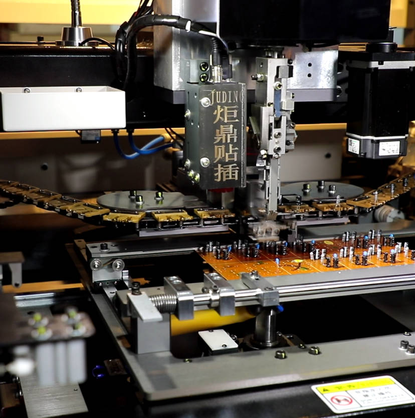 工廠生產(chǎn)過(guò)程中使用異形插件機(jī)的注意事項(xiàng)